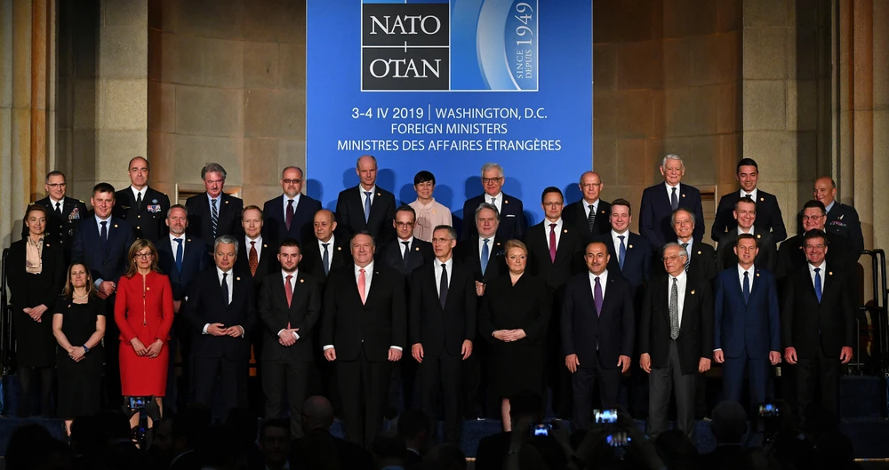 Ngoại trưởng các nước thành viên NATO chụp ảnh chung tại Hội nghị Ngoại trưởng NATO ở Washington, DC, ngày 3/4/2019. (Ảnh: AFP/ TTXVN)