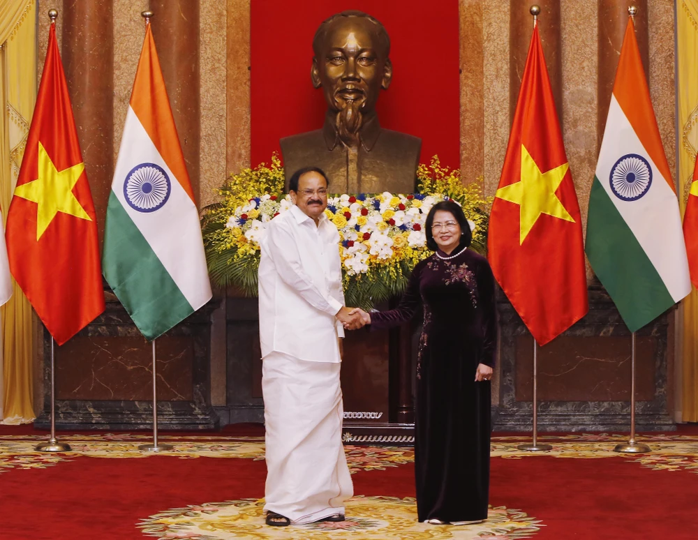 Phó Chủ tịch nước Đặng Thị Ngọc Thịnh với Phó Tổng thống Ấn Độ Venkaiah Naidu. (Ảnh: Lâm Khánh/TTXVN)