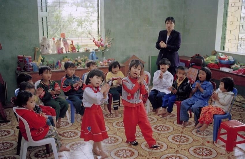 Buổi học múa hát của trẻ em huyện đảo Bạch Long Vĩ, thành phố Hải Phòng. (Ảnh: Đình Trân/TTXVN)