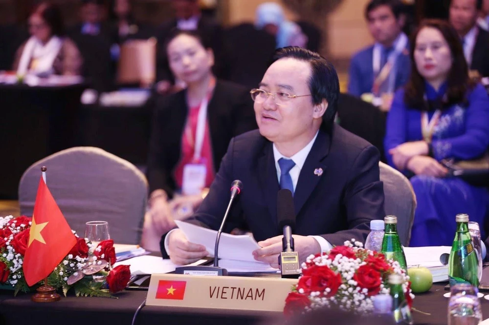 Bộ trưởng Phùng Xuân Nhạ phát biểu tại hội nghị. (Ảnh: Hoàng Nhương/TTXVN)