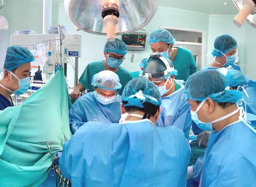 Một ca ghép tạng được thực hiện tại Bệnh viện Trung ương Huế. (Ảnh: Mai Trang/TTXVN)