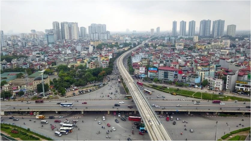 Tuyến đường sắt Nhổn-ga Hà Nội dài 12,5km có 8,5 km chạy trên cao từ Nhổn đến Kim Mã, thuộc dự án Tuyến đường sắt đô thị số 3. (Ảnh: Thành Đạt/ TTXVN)