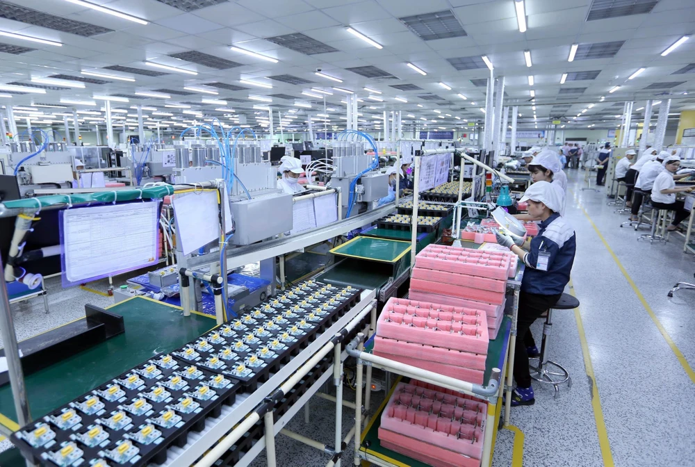 Dây chuyền sản xuất bản mạch điện tử tại Công ty TNHH Nexcon Việt Nam, vốn đầu tư của Hàn Quốc tại Bắc Ninh. (Ảnh: Danh Lam/TTXVN)