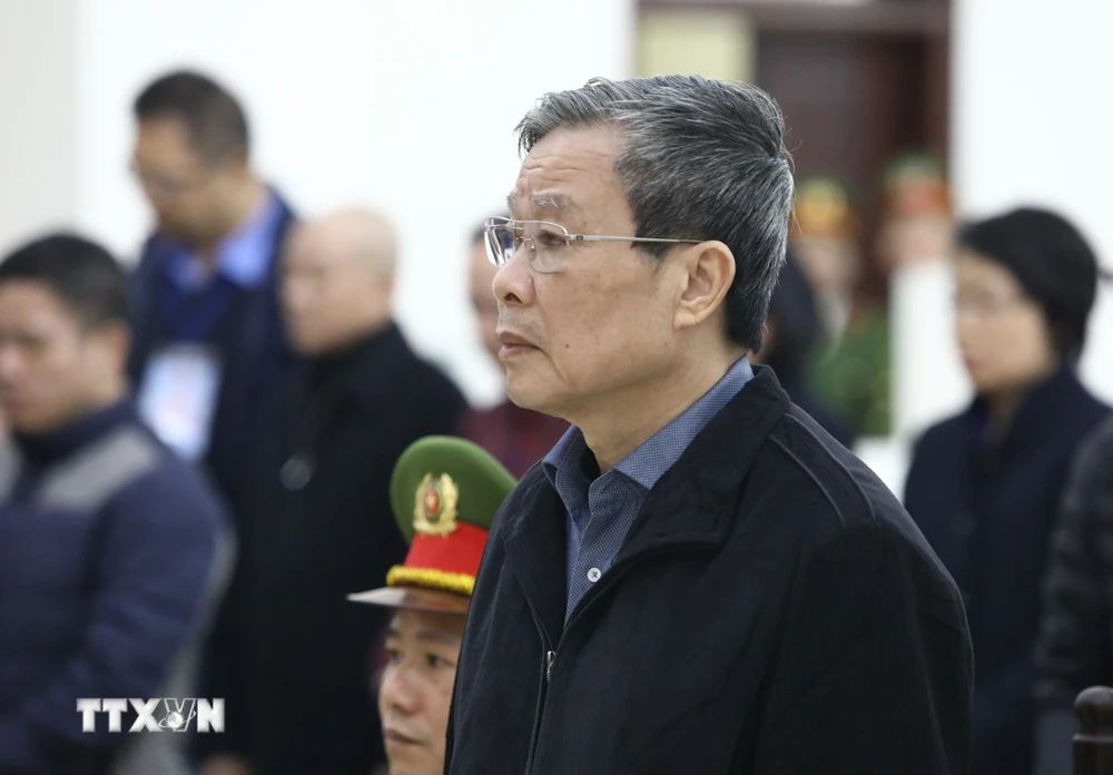 Bị cáo Nguyễn Bắc Son (cựu Bộ trưởng Bộ Thông tin và Truyền thông) nghe tòa tuyên án. (Ảnh: Văn Điệp/TTXVN)