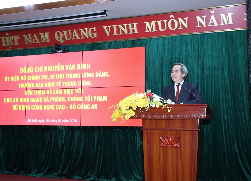 Đồng chí Nguyễn Văn Bình, Ủy viên Bộ Chính trị, Bí thư Trung ương Đảng, Trưởng Ban Kinh tế Trung ương phát biểu tại buổi làm việc. (Ảnh: Phương Hoa/TTXVN)