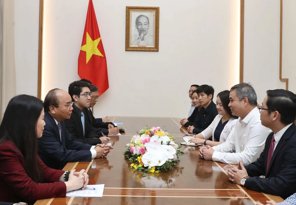 Thủ tướng Nguyễn Xuân Phúc tiếp ông Tao Hui, Tổng giám đốc Texhong Việt Nam, thuộc Tập đoàn Texhong - một trong các tập đoàn dệt may hàng đầu của Trung Quốc. (Ảnh: Thống Nhất/TTXVN)