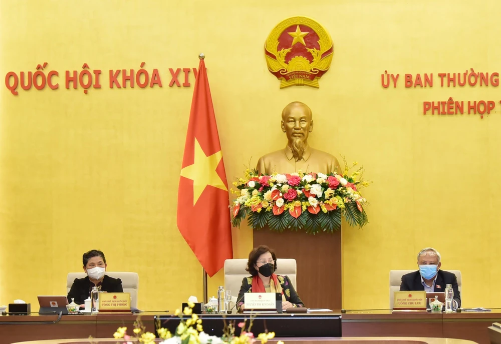 Chủ tịch Quốc hội Nguyễn Thị Kim Ngân và các Phó Chủ tịch Quốc hội tại phiên họp. (Ảnh: Trọng Đức/TTXVN)