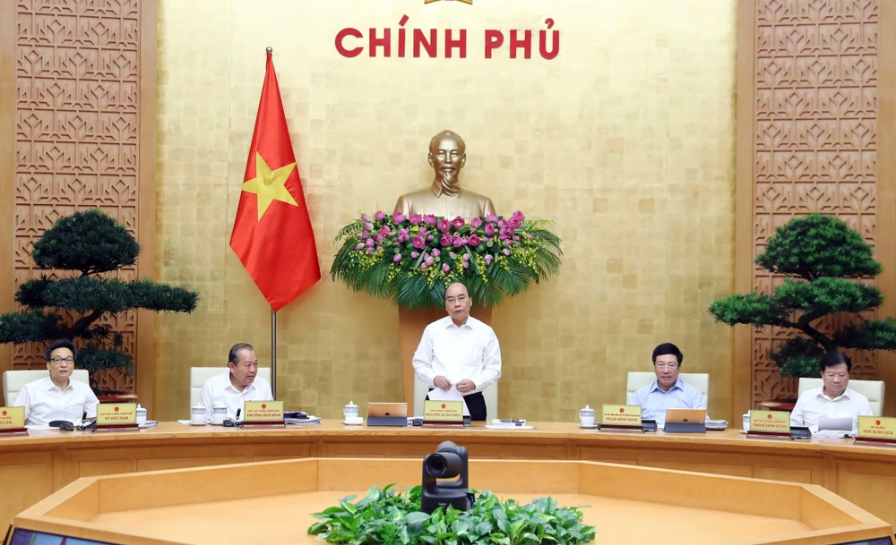 Thủ tướng Nguyễn Xuân Phúc chủ trì phiên họp Chính phủ thường kỳ tháng 5/2020. (Ảnh: Thống Nhất/TTXVN)