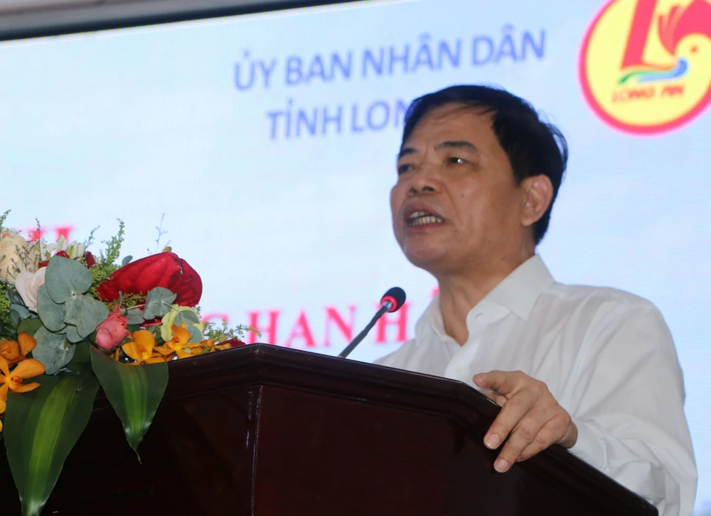Bộ trưởng Bộ NN & PTNT Nguyễn Xuân Cường phát biểu tại hội nghị. (Ảnh: Thanh Bình/TTXVN)