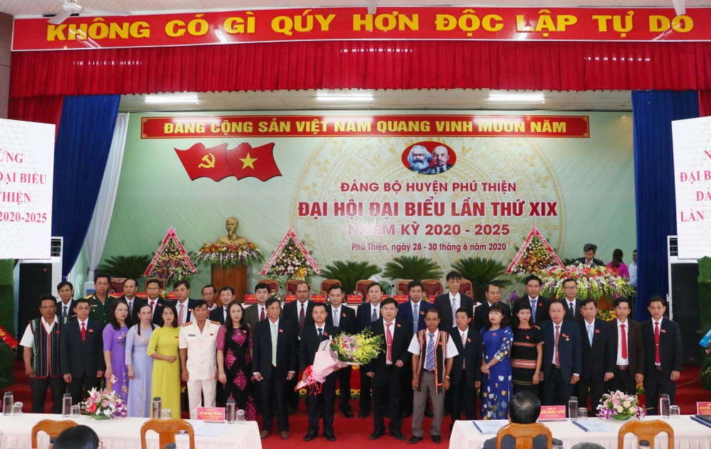 Ra mắt Ban Chấp hành Đảng bộ huyện Phú Thiện, nhiệm kỳ 2020-2025. (Ảnh: TTXVN phát)