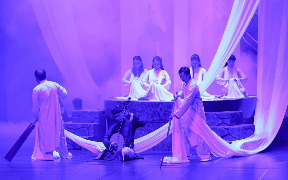 Một cảnh trong vở diễn "Trương Chi-Mị Nương" của Nhà hát Kịch Hà Nội được biểu diễn trong tối khai mạc liên hoan. (Ảnh: Thanh Tùng/TTXVN)