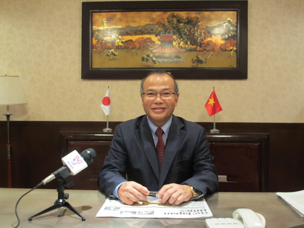 Đại sứ Việt Nam tại Nhật Bản Vũ Hồng Nam trả lời phỏng vấn phóng viên TTXVN. (Ảnh: Đào Thanh Tùng/TTXVN)