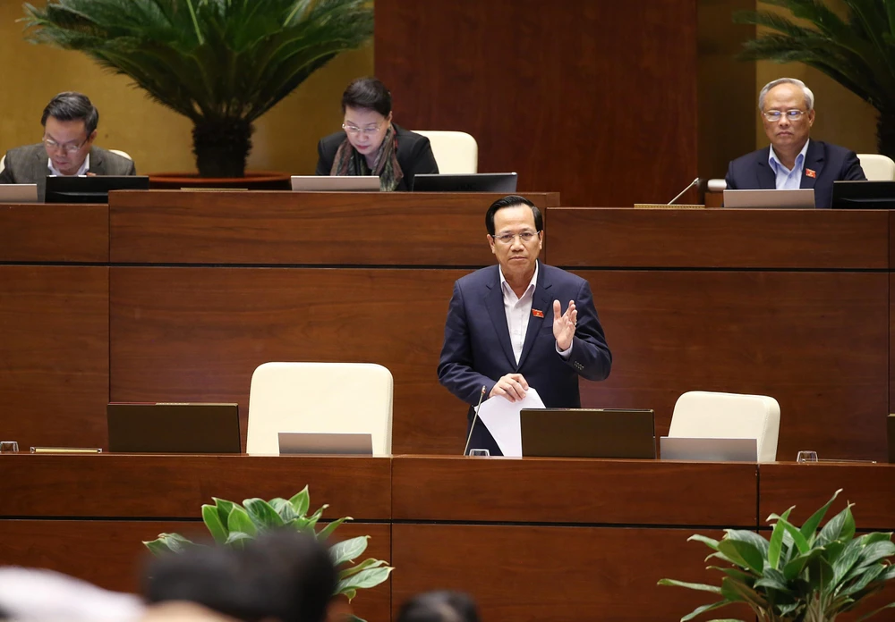 Bộ trưởng Bộ Lao động-Thương binh và Xã hội Đào Ngọc Dung phát biểu, làm rõ một số vấn đề đại biểu Quốc hội nêu. (Ảnh: Dương Giang/TTXVN)