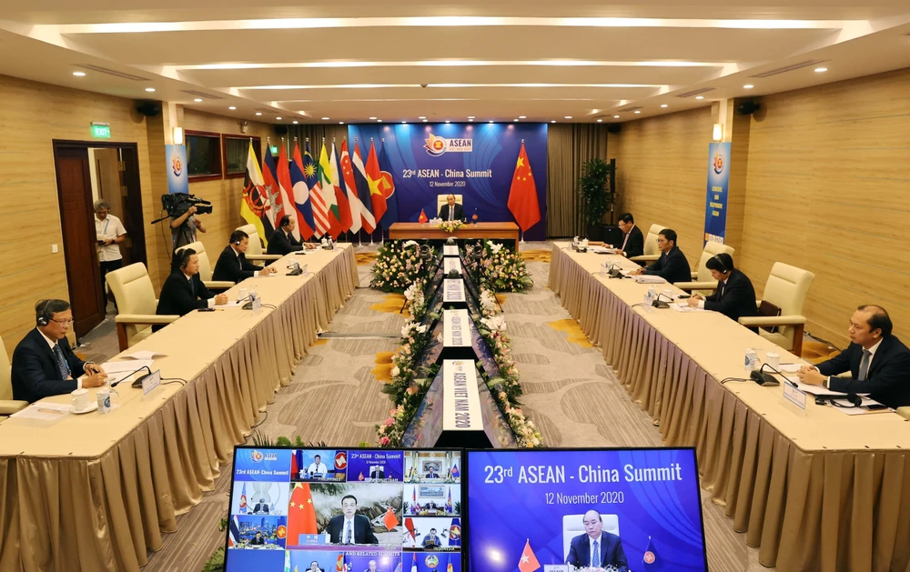 Hội nghị Cấp cao ASEAN-Trung Quốc lần thứ 23 tại điểm cầu Hà Nội. (Ảnh: Thống Nhất/TTXVN)