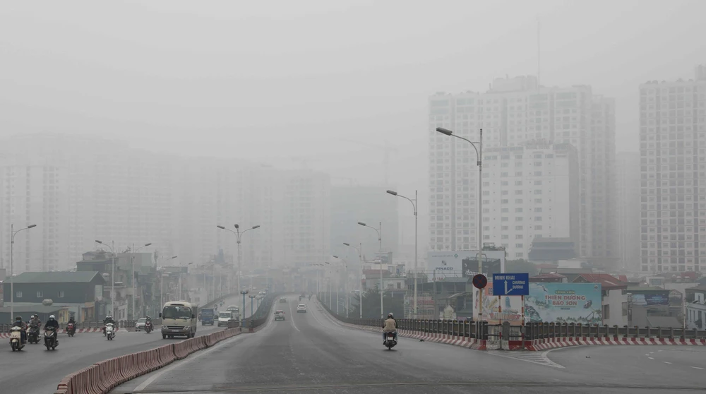 Hiện tượng sương mù tại Hà Nội. (Ảnh: Thanh Tùng/TTXVN)