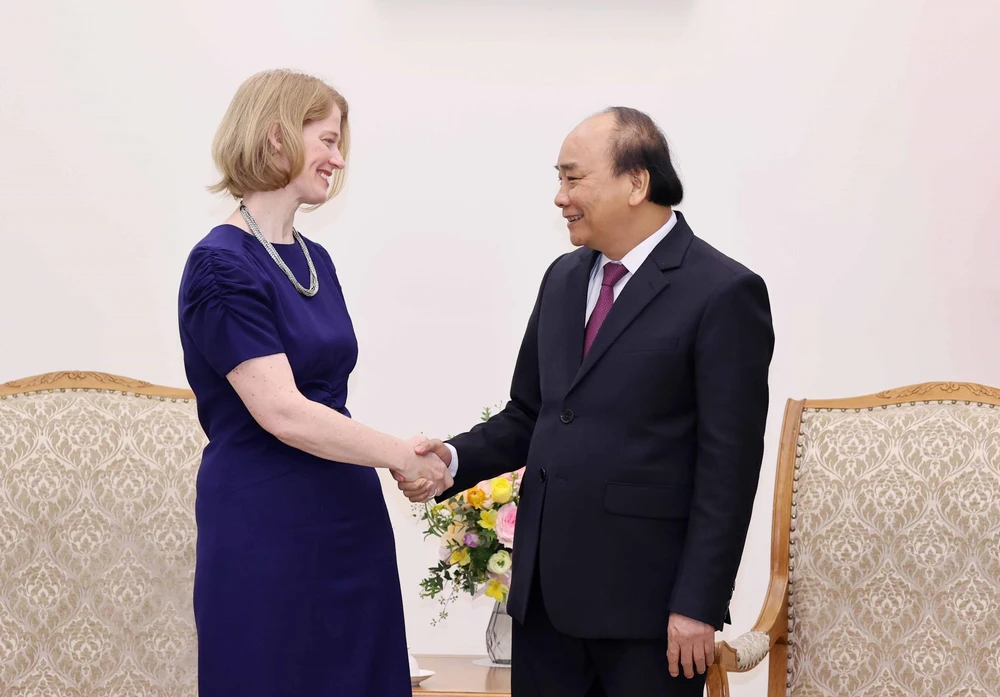 Thủ tướng Nguyễn Xuân Phúc tiếp Đại sứ New Zealand tại Việt Nam Wendy Matthews chào từ biệt kết thúc nhiệm kỳ công tác tại Việt Nam. (Ảnh: Thống Nhất/TTXVN)