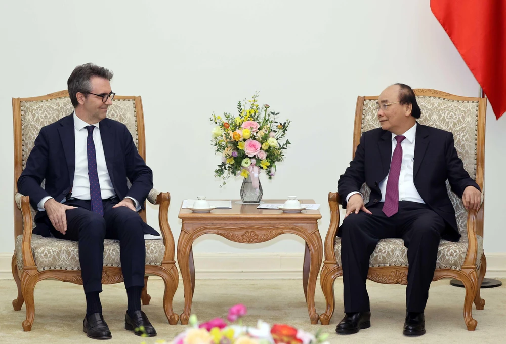 Thủ tướng Nguyễn Xuân Phúc tiếp Đại sứ EU tại Việt Nam Giorgio Aliberti. (Ảnh: Thống Nhất/TTXVN)