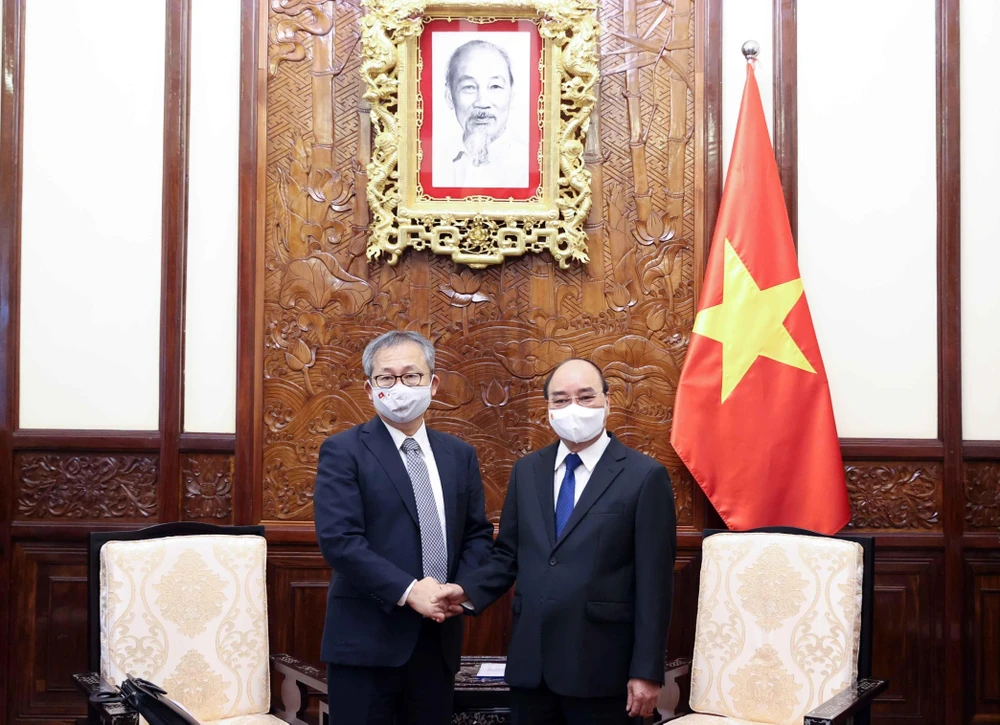 Chủ tịch nước Nguyễn Xuân Phúc tiếp Đại sứ Nhật Bản Yamada Takio. (Ảnh: Thống Nhất/TTXVN)