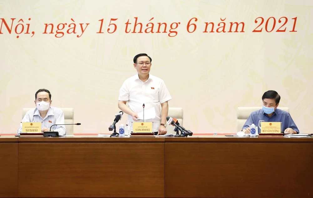 Chủ tịch Quốc hội Vương Đình Huệ phát biểu chỉ đạo và chúc mừng 96 năm Ngày báo chí Cách mạng Việt Nam. (Ảnh: Doãn Tấn/TTXVN)