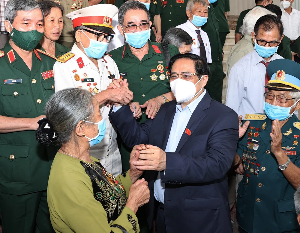 Thủ tướng Phạm Minh Chính gặp mặt, tri ân đại biểu Người có công với cách mạng. (Ảnh: Dương Giang/TTXVN)