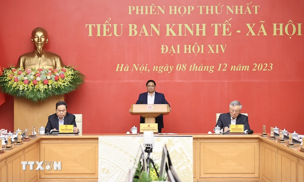 Thủ tướng Phạm Minh Chính chủ trì Phiên họp thứ nhất Tiểu ban Kinh tế-Xã hội Đại hội XIV của Đảng. (Ảnh: Dương Giang/TTXVN)