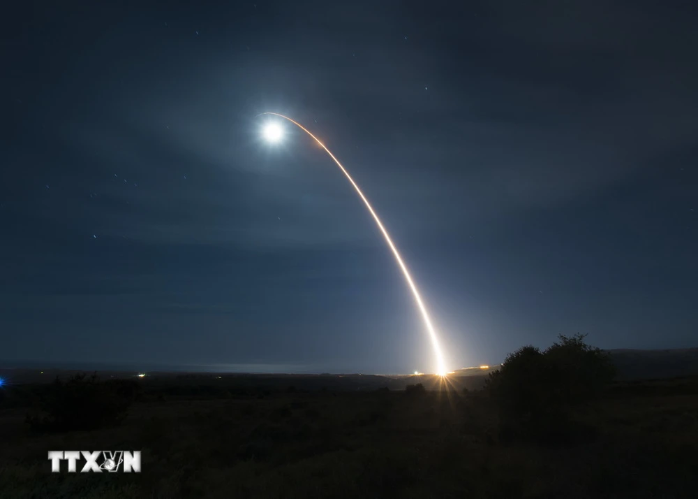 Một vụ phóng thử tên lửa đạn đạo xuyên lục địa (ICBM) Minuteman III tại Căn cứ Không quân Vandenberg ở bang California, Mỹ ngày 5/2/2020. (Ảnh: AFP/TTXVN)