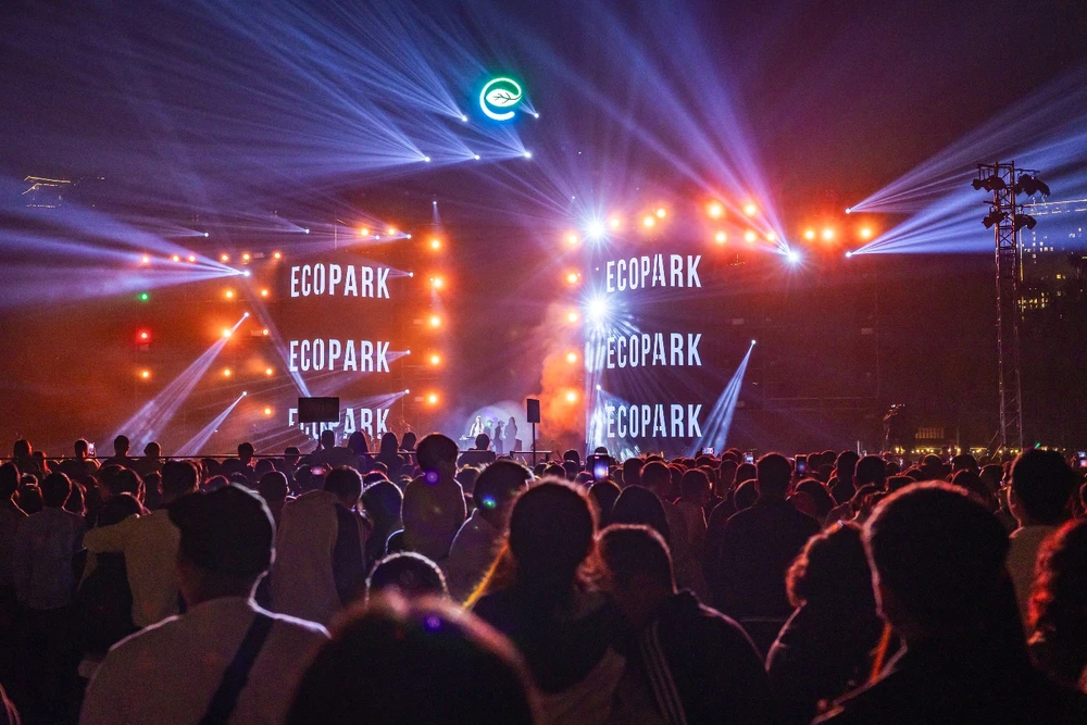 Hơn 40.000 người “cháy” hết mình trong đại nhạc hội Ecopark Countdown 2024