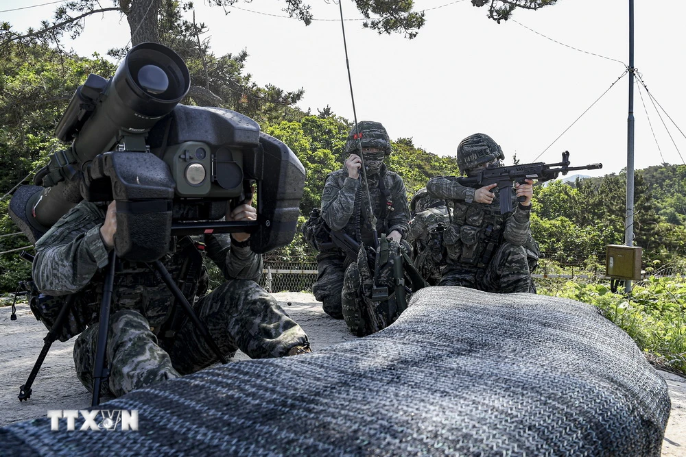 Binh sỹ Hàn Quốc tham gia cuộc tập trận bảo vệ các đảo biên giới phía Tây. (Ảnh: YONHAP/TTXVN)