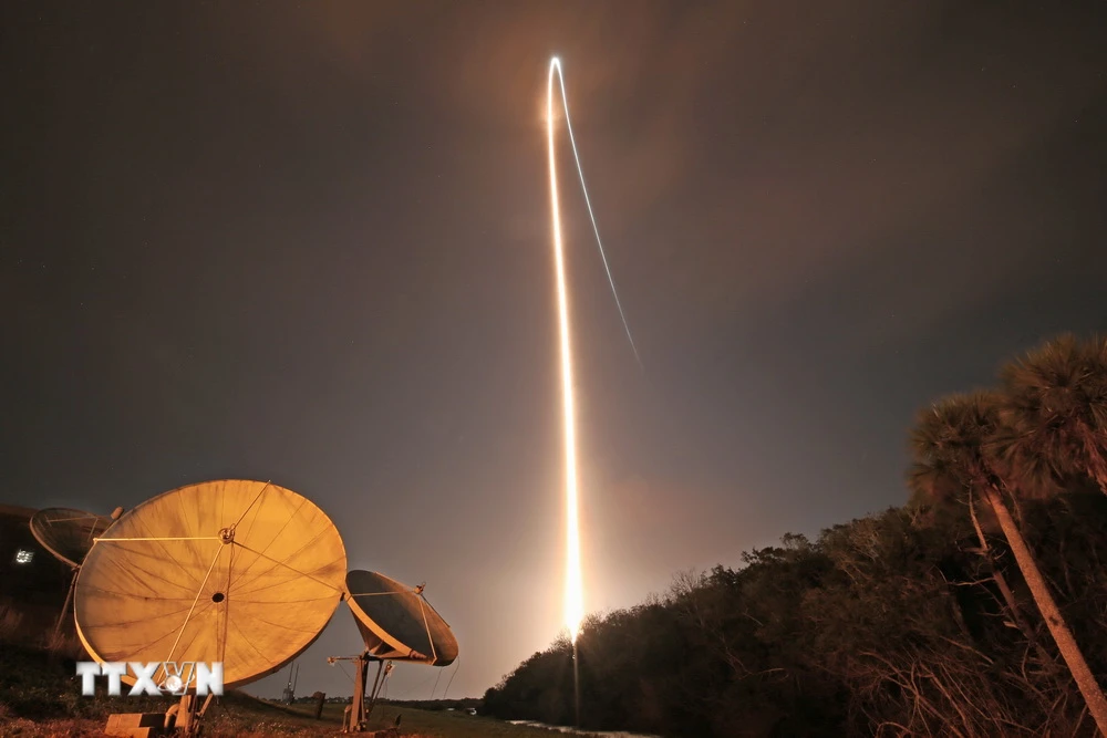 Tên lửa Vulcan Centau mang theo tàu đổ bộ Mặt Trăng Peregrine rời bệ phóng tại Trạm Vũ trụ ở mũi Canaveral, bang Florida, Mỹ ngày 8/1/2024. (Ảnh: AFP/TTXVN)