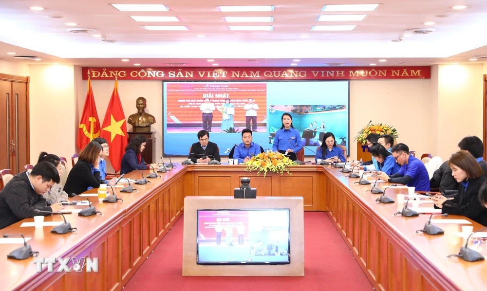 Phó Bí thư Đoàn Thanh niên Cộng sản Hồ Chí Minh TTXVN Cao Chử Diệu Linh báo cáo tổng kết công tác Đoàn và phong trào thanh niên năm 2023. (Ảnh: Minh Đức/TTXVN))