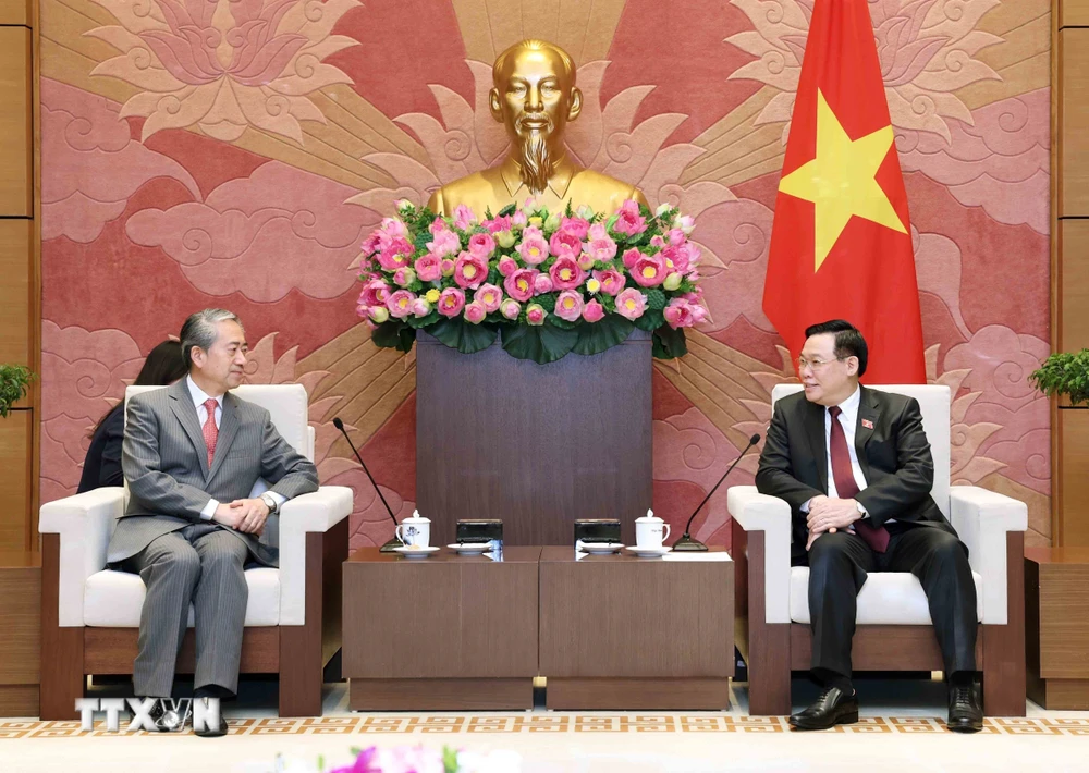 Chủ tịch Quốc hội Vương Đình Huệ tiếp Đại sứ Trung Quốc tại Việt Nam Hùng Ba. (Ảnh: Nhan Sáng/TTXVN)