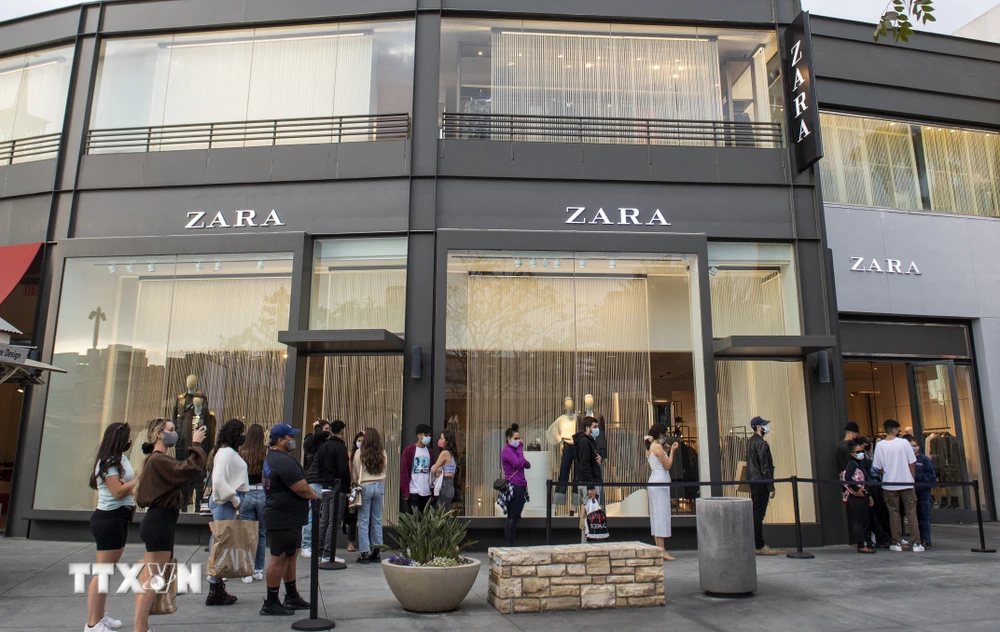 Một cửa hàng Zara tại Los Angeles, California, Mỹ. (Ảnh: AFP/ TTXVN)