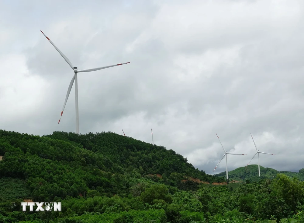 Dự án điện gió đã đi vào vận hành tại huyện miền núi Hướng Hóa (Quảng Trị). (Ảnh: Nguyên Lý/TTXVN)