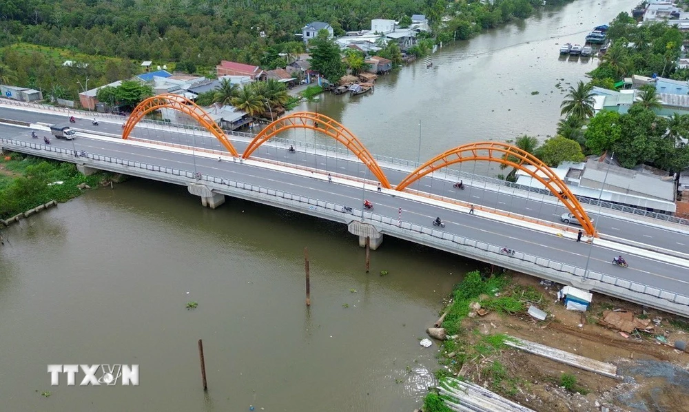 Cầu Tây Đô bắc qua sông Cần Thơ có vốn đầu tư hơn 225 tỷ đồng. (Ảnh: Thanh Liêm/TTXVN)