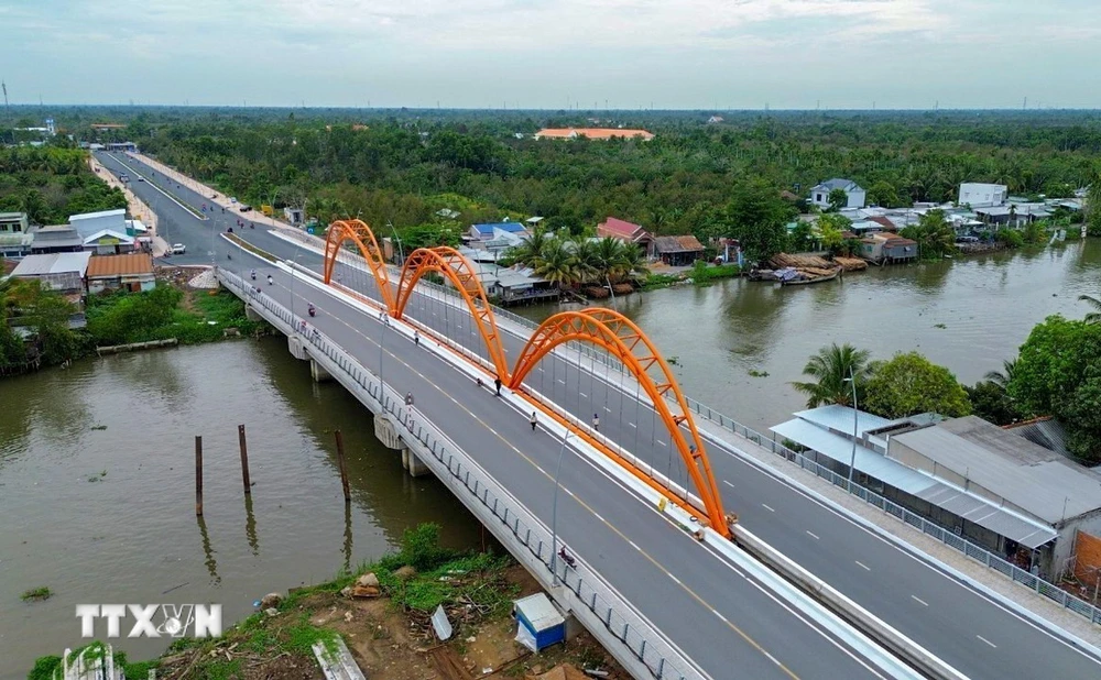 Cầu Tây Đô bắc qua sông Cần Thơ có vốn đầu tư hơn 225 tỷ đồng. (Ảnh: Thanh Liêm/TTXVN)