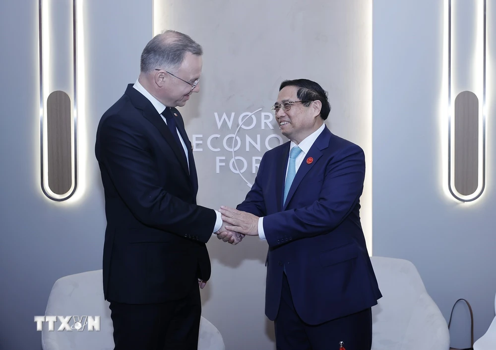 Thủ tướng Phạm Minh Ch&iacute;nh gặp Tổng thống Ba Lan Andrzej Sebastian Duda. Ảnh: Dương Giang/TTXVN