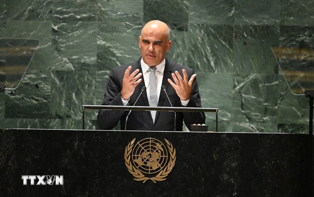 Ông Alain Berset phát biểu tại Đại hội đồng Liên hợp quốc khóa 78 ở New York (Mỹ). (Ảnh: AFP/TTXVN)