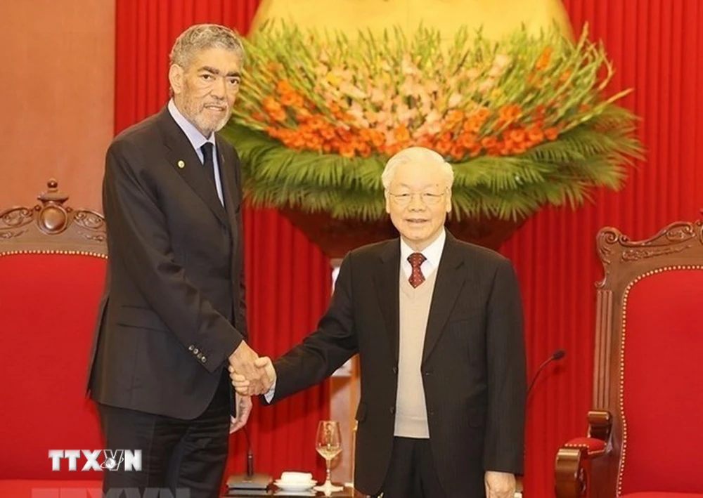 Tổng Bí thư Nguyễn Phú Trọng tiếp ông José Miguel Mejía Abreu, Tổng Bí thư Đảng Phong trào Cánh tả Thống nhất (MIU) Cộng hòa Dominicana trong chuyến thăm Việt Nam, ngày 21/2/2023. (Ảnh: Trí Dũng/TTXVN)