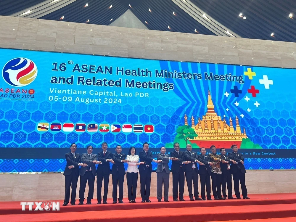 Các đại biểu chụp ảnh chung tại Hội nghị Bộ trưởng Y tế ASEAN 2024. (Ảnh: TTXVN phát)