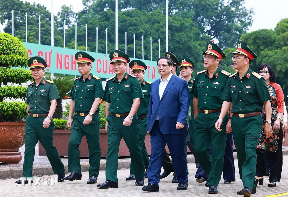 Thủ tướng Phạm Minh Chính kiểm tra công tác tu bổ định kỳ công trình Lăng Chủ tịch Hồ Chí Minh năm 2024. (Ảnh: Dương Giang/TTXVN)