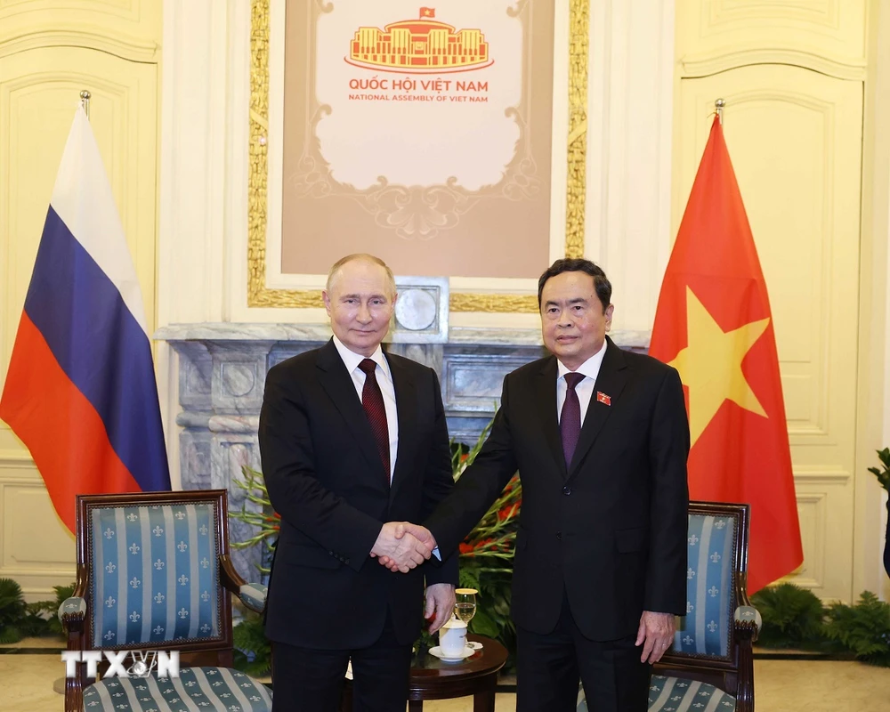 Chủ tịch Quốc hội Trần Thanh Mẫn hội kiến Tổng thống LB Nga Vladimir Putin trong chuyến thăm cấp Nhà nước tới Việt Nam. (Ảnh: Thống Nhất/TTXVN)