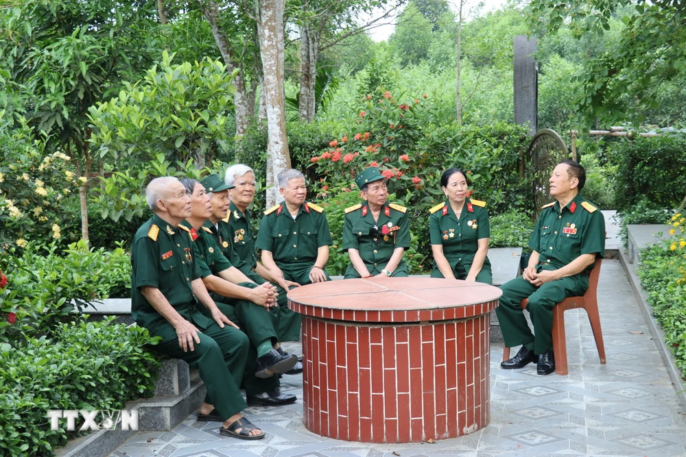 Hội truyền thống Trường Sơn Hà Tĩnh cũng là nơi để các cựu chiến binh, cựu thanh niên xung phong gặp gỡ, giao lưu, san sẻ niềm vui, nỗi buồn trong cuộc sống. (Ảnh: Hoàng Ngà/TTXVN)