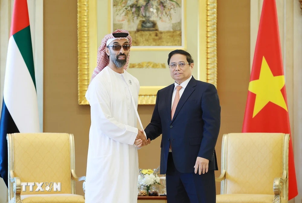 Thủ tướng Phạm Minh Chính tiếp Cố vấn an ninh quốc gia, Phó Toàn quyền Abu Dhabi Sheikh Tahnoon Bin Zayed Al Nahyan. (Ảnh: Dương Giang/TTXVN)