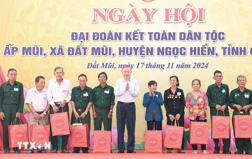 Tổng Bí thư Tô Lâm dự Ngày hội Đại đoàn kết dân tại ấp Mũi, xã Đất Mũi (Cà Mau)- Ảnh 4.