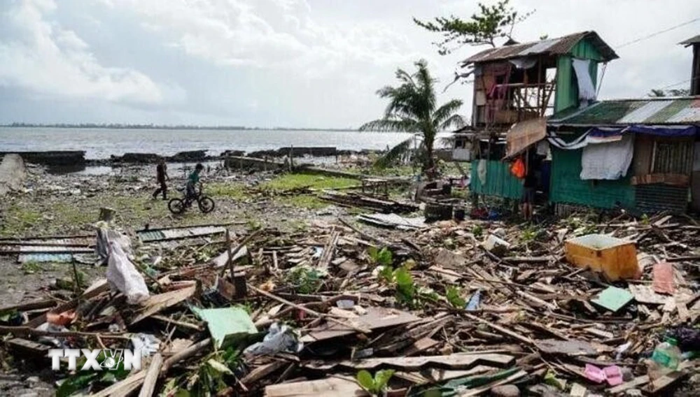 Cảnh tàn phá sau bão tại Philippines. (Ảnh: IRNA/TTXVN)