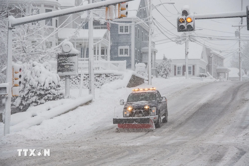 Tuyết trên đường phố tại Methuen, Massachusetts, Mỹ. (Ảnh: AFP/TTXVN)