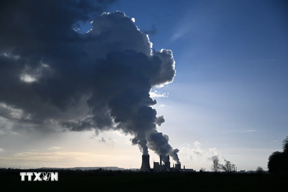 Một nhà máy điện than đang hoạt động. (Ảnh: AFP/TTXVN)