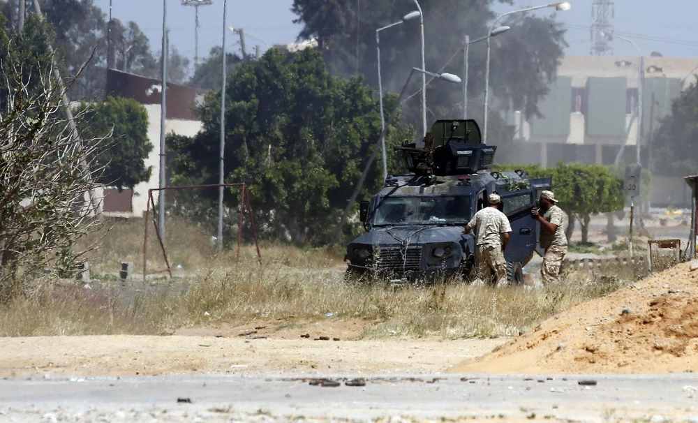 Lực lượng vũ trang ủng hộ Chính phủ Libya được LHQ công nhận giao tranh với các tay súng thuộc chính quyền miền Đông do Tướng Khalifa Haftar đứng đầu. (Ảnh: THX/TTXVN)