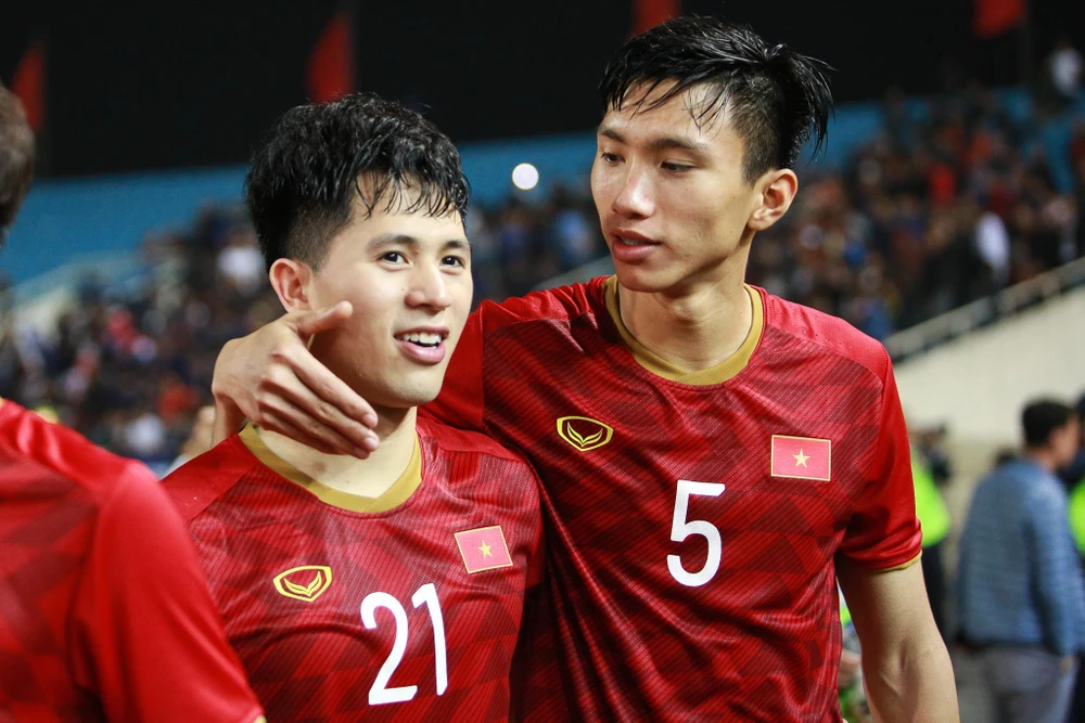 Đình Trọng (trái) không thể cùng tuyển Việt Nam dự King's Cup. (Ảnh: Nguyên An/Vietnam+)