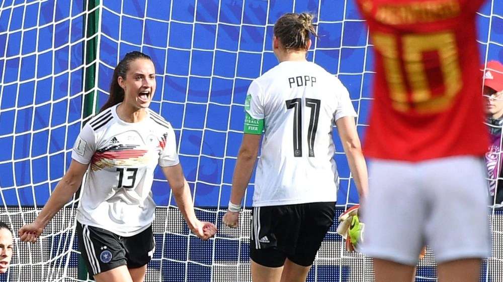 Sara Daebritz (số 13) ghi bàn mang chiến thắng về cho Đức. (Nguồn: Getty Images)
